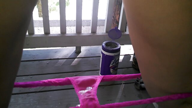 Une brune aux video sexe pour adulte gros seins se fait fourrer la chatte profondément par une grosse bite