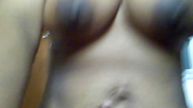 Latex Femdom video de sexe amateur gratuit RubberDoll Gags Mina Meow avec une scie étrange!