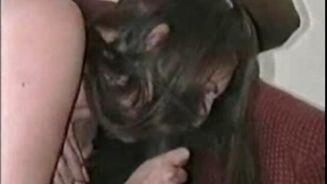 HITZEFREI La salope allemande video gay tu kif tatouée Kylie Kay chevauche son jouet