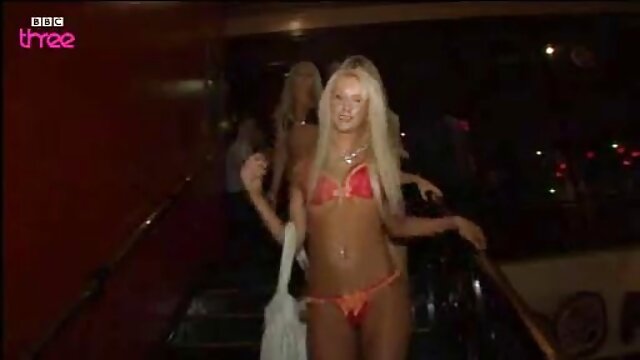 Les semelles parfaites de vidéos de femmes matures nues Sylvia sur webcam