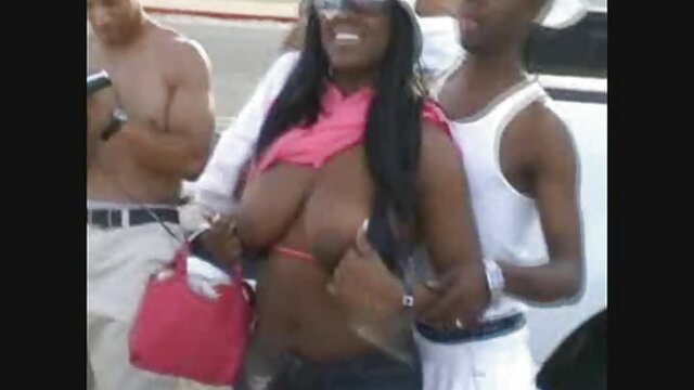 jeune et juteuse mignonne asiatique adore les hommes russes comme un pro video gratuite gouine