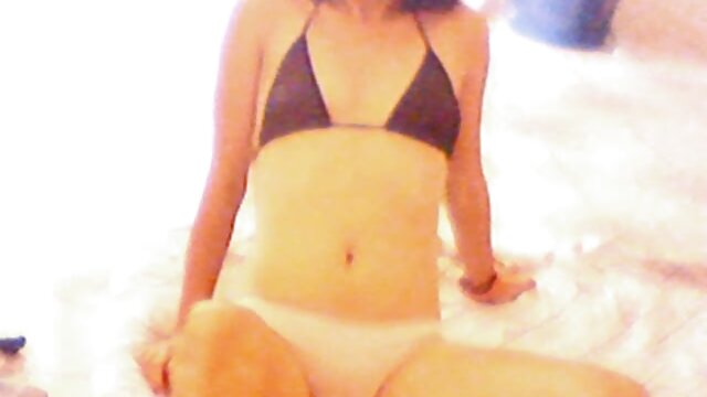 La salope porn grtui de mariage Karina a payé pour la réparation de la voiture avec sa chatte