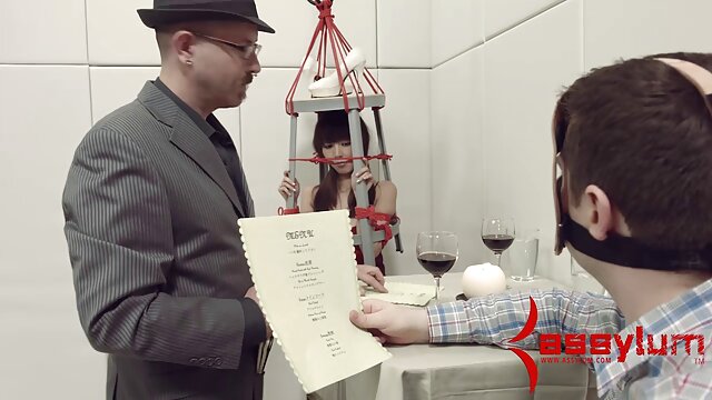 Mindi Mink enseigne à Serena Blair comment video sexexxxxx manger la chatte