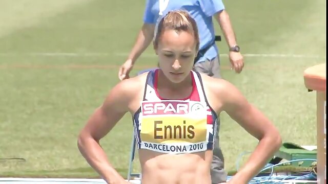 La chasseuse de maison Krissy Lynn baise sa vidéo amateur gratuite cliente Alex Legend!