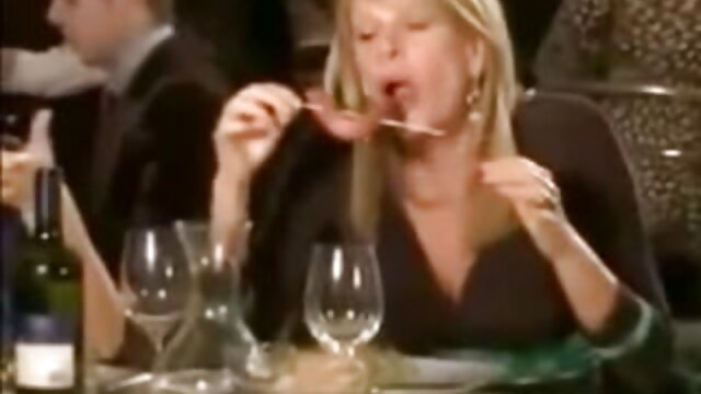 Plantureuse adolescente pilonnée après avoir joué avec sa chatte video de femme mature gratuit