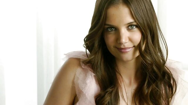 Plantureuse fille russe dansant et video cunnilingus gratuite taquinant dans une vidéo HD exclusive