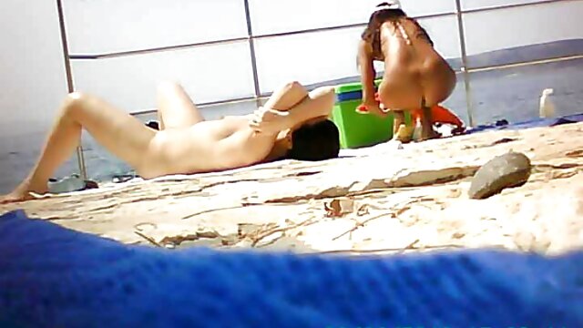 Tiny meilleur video sex gratuit Tove et sa (présumée) mère (couleur corrigée)