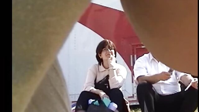 Elle sex video hd gratuit aime contrôler et jouer avec ses marionnettes lesbiennes