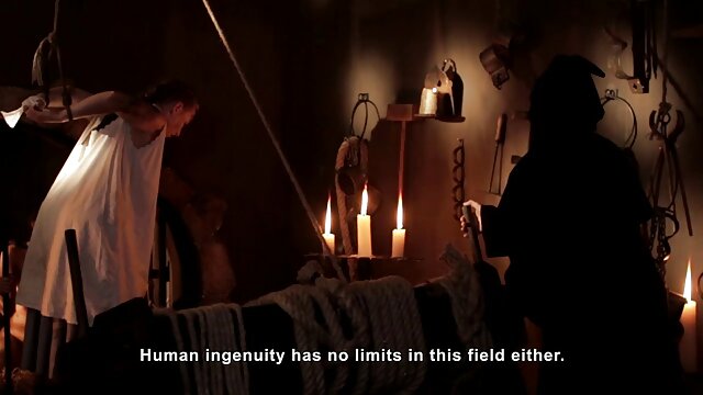 Blonde chaude video porno viol gratuit hurlant dans un DP douloureux