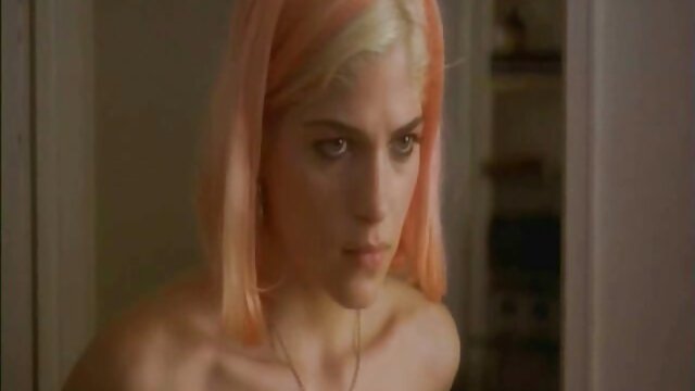 NYMPHO Tiny video pornomaniac Asian Vina Sky bourré par une grosse bite