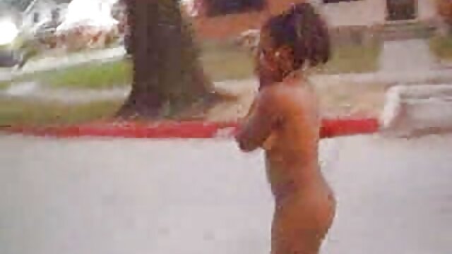 Tempting Teen - Une blonde britannique vidéo porno de dessin animé poilue maigre taquine