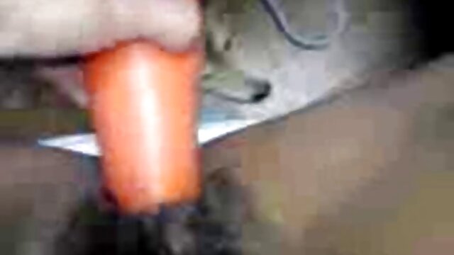 Brunette se fait vidéo de sex en français baiser en gang