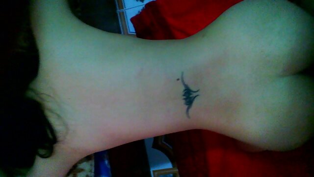 Une ado aux petits seins video porno francaises gratuites se déshabille et joue avec un vibro de lapin