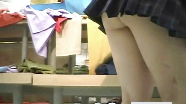 Slutwife aux yeux bandés site de video sexe amateur frappé et facialized par son taureau