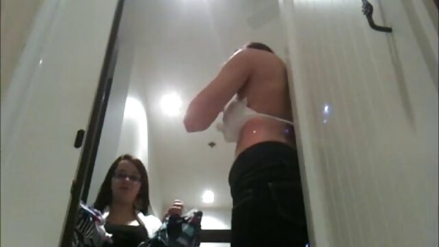 La petite chatte de Carmen Valentina video sexe gratuit en ligne baise la fille plus âgée Sofie Marie!