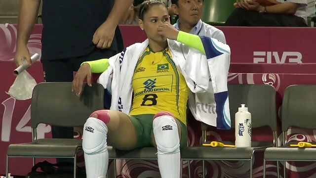 BBC Slut Chloe Foster est meilleure video hd sexe gratuit en branlette qu'en massage